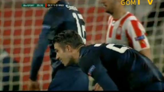 ΦΩΤΟ-Η αντίδραση του Φαν Πέρσι στο γκολ του Ολυμπιακού