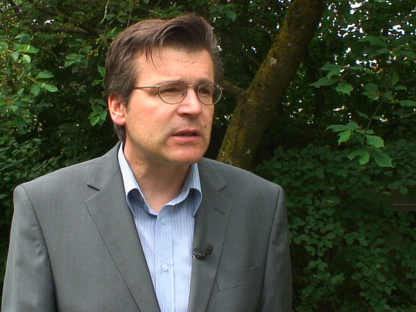 Ο ευρωβουλευτής που ψήφιζε με… φακελάκι