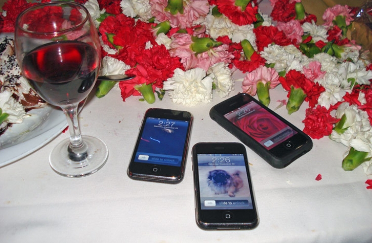 Γαρύφαλλα από το…νεκροταφείο στην πίστα