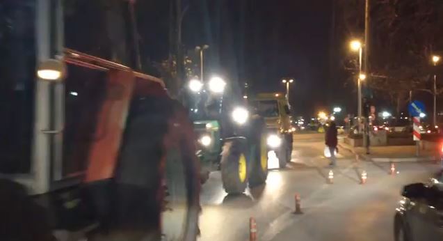 ΒΙΝΤΕΟ-Τρακτέρ στην πλατεία της Λάρισας