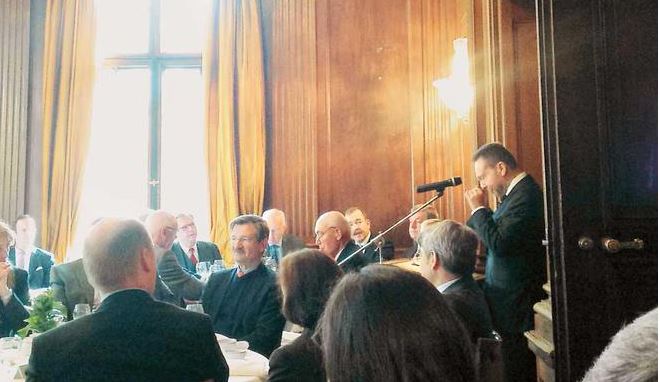 ΦΩΤΟ-Ο Στουρνάρας στο… άβατο της Φρανκφούρτης