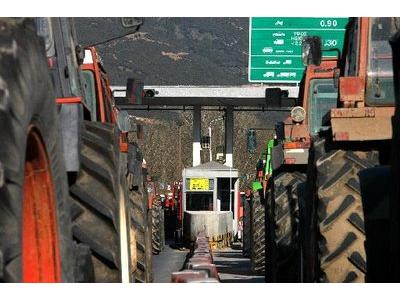 Οι αγρότες στα διόδια του Ρίου