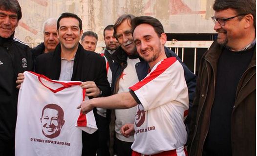 ΦΩΤΟ-Ο Τσίπρας με φανέλα… Ούγκο Τσάβες