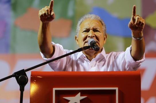 Πρώην αριστερός αντάρτης φλερτάρει με την εξουσία