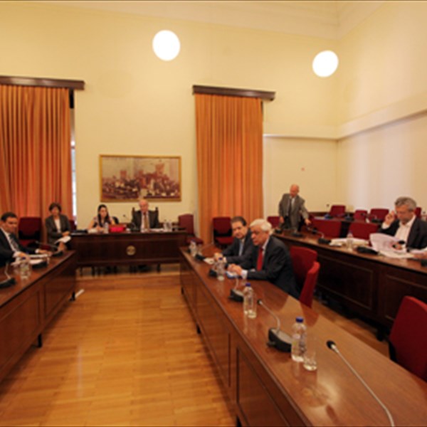 Η βουλή ζητά από τον Θεοχάρη όλα τα στοιχεία για τους 3 βουλευτές