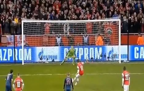 ΒΙΝΤΕΟ-Η απόκρουση του Νόιερ στο πέναλτι του Οζίλ