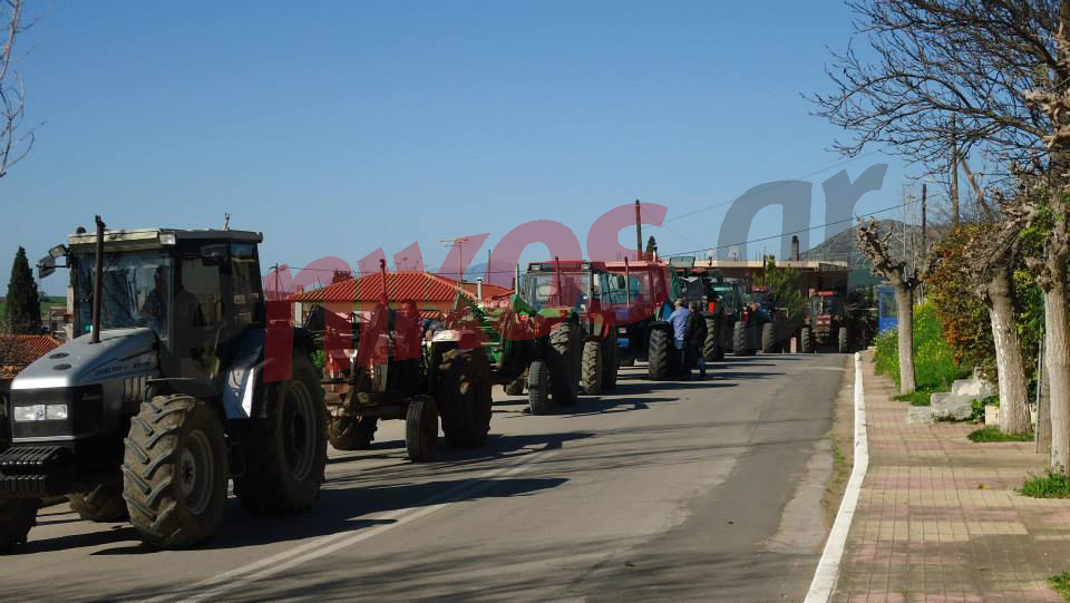 ΦΩΤΟ-Ζεσταίνουν τα τρακτέρ οι αγρότες