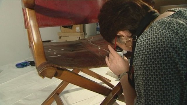 ΦΩΤΟ-Υπάλληλος μουσείου έσπασε την καρέκλα του Ναπολέοντα