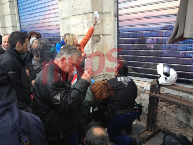 ΦΩΤΟ-Τραυματίες στο Σύνταγμα