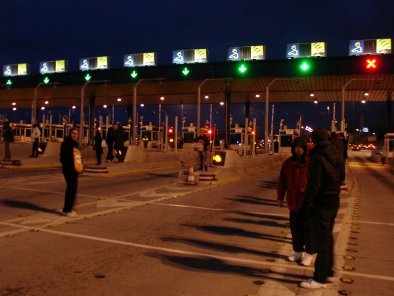 Σήκωσαν τις μπάρες στα διόδια Αφιδνών