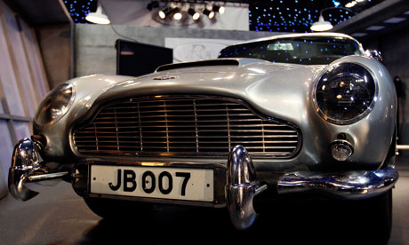 «Στο σφυρί» τα αυτοκίνητα του 007