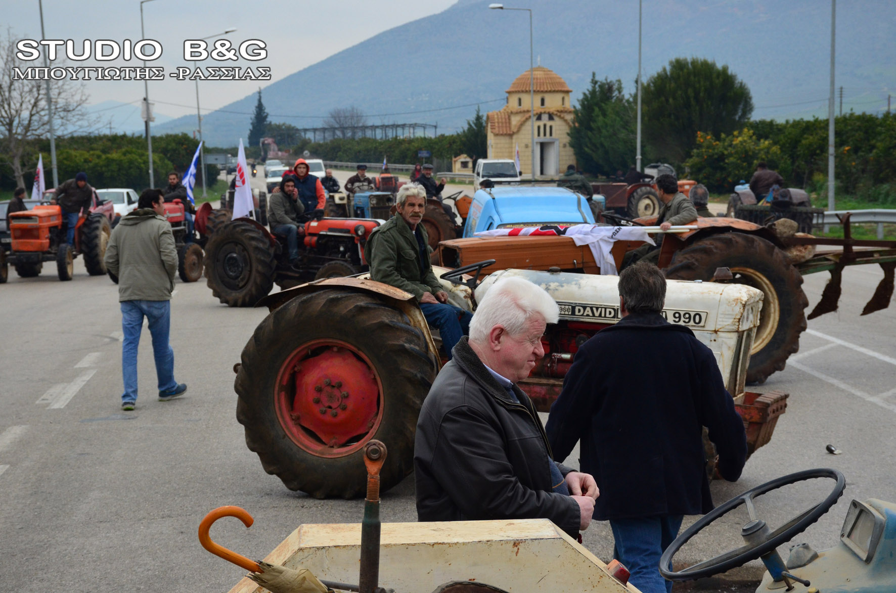 ΦΩΤΟ-Στους δρόμους οι αγρότες της Αργολίδας