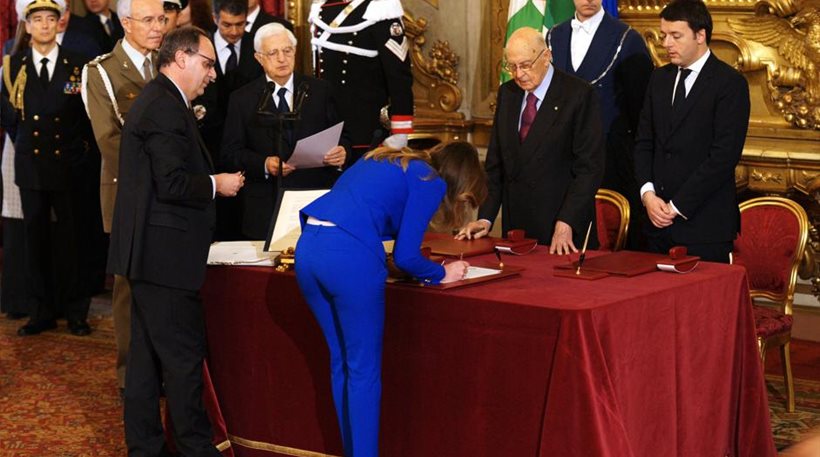 ΦΩΤΟ-Τα μάτια όλων στη σέξι υπουργό