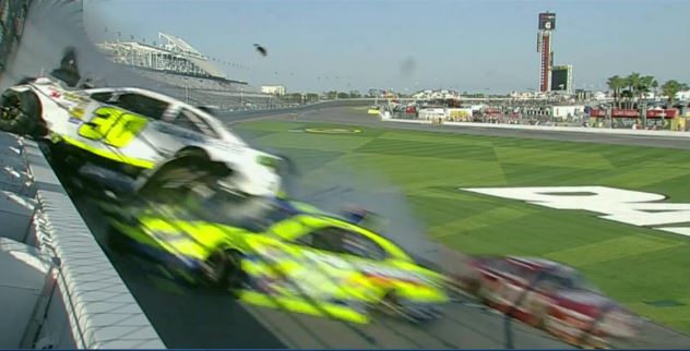 ΒΙΝΤΕΟ-Σφοδρή σύγκρουση στο NASCAR
