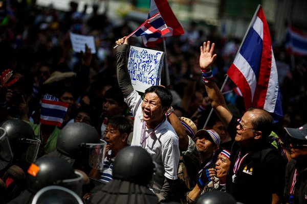 Δεκάδες συλλήψεις αντικυβερνητικών