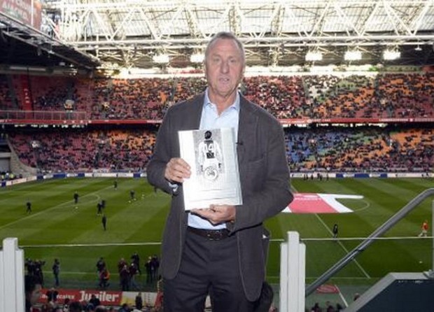 O Πλατινί τίμησε τον Κρόιφ