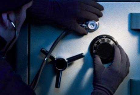 “Σήκωσαν” δύο χρηματοκιβώτια