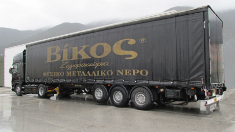 Η ΒΙΚΟΣ στέλνει 49.000 λίτρα νερού στην Κεφαλονιά