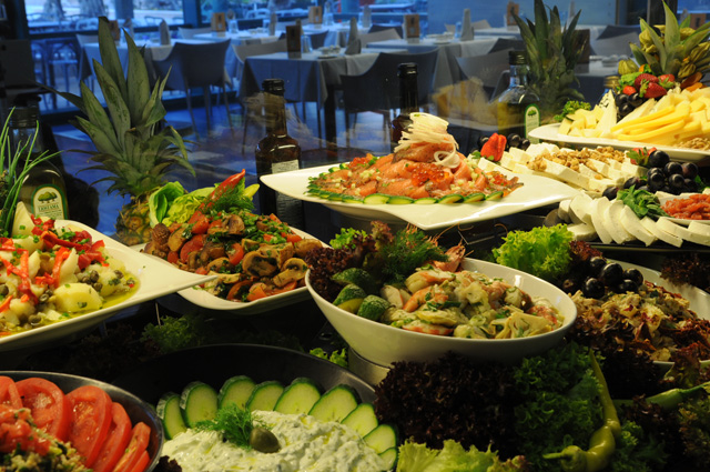 Τα λουκούλλεια γεύματα της Βουλής