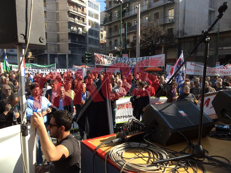 ΤΩΡΑ-ΦΩΤΟ από τη διαμαρτυρία των αγροτών