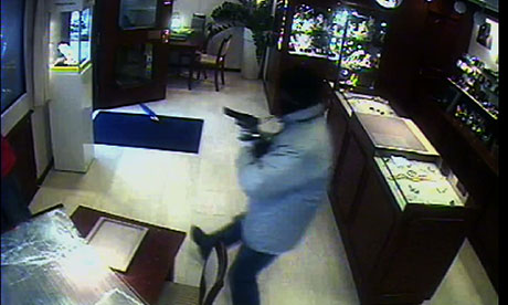 Ληστής προδόθηκε από ένα φιλί