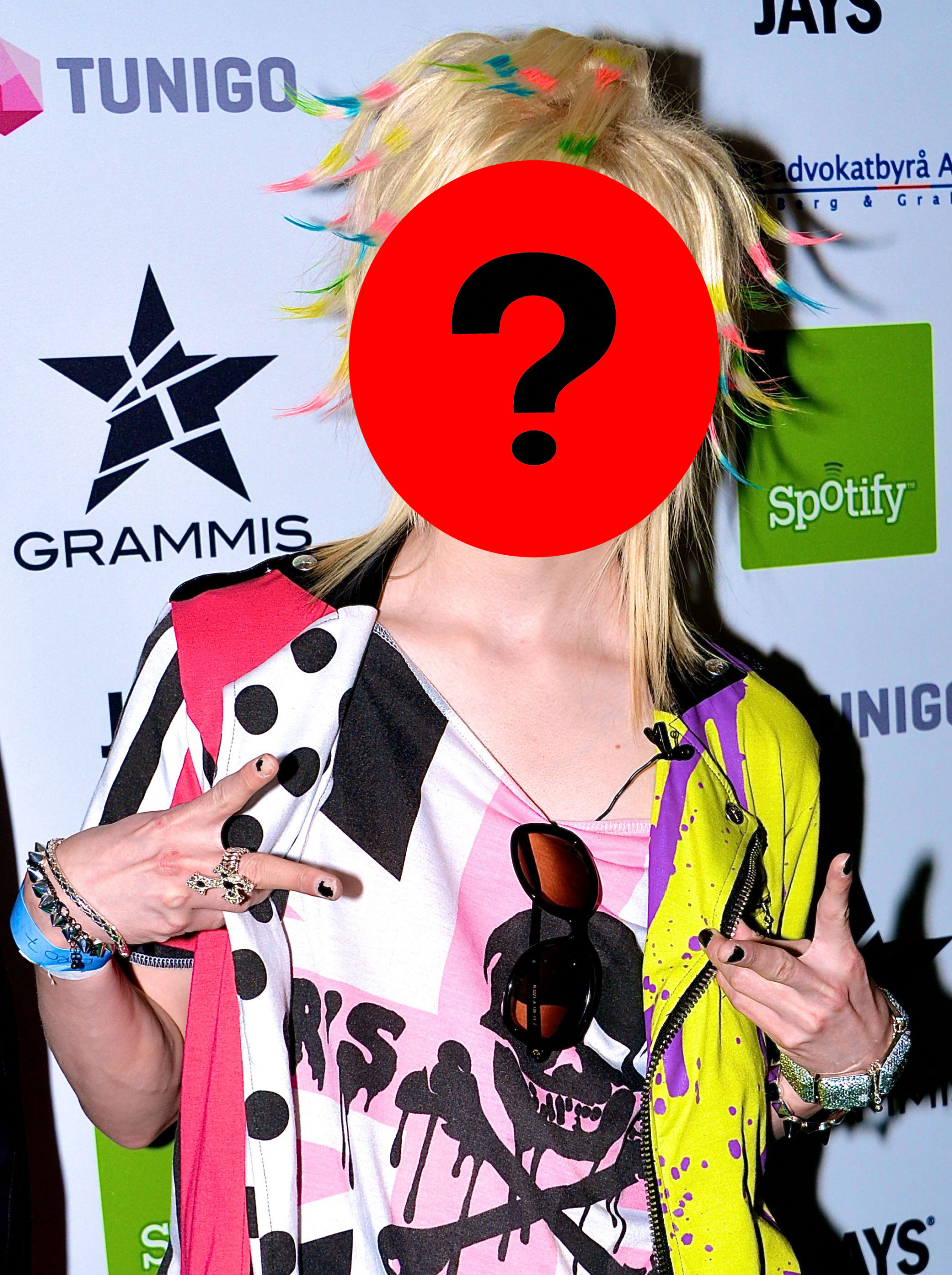 ΦΩΤΟ-Ο εκκεντρικός αντίπαλος της Παπαρίζου για την Eurovision