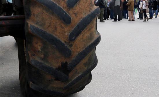 Απέκλεισαν τη ΔΟΥ Χανίων οι αγρότες