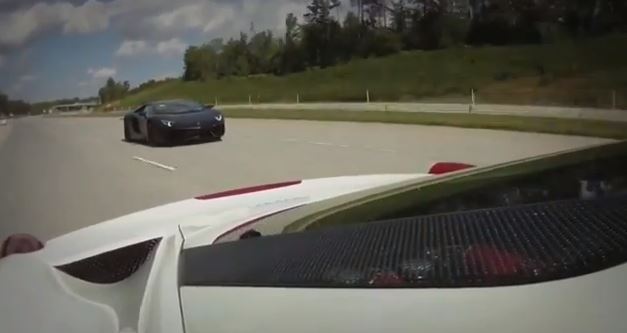 BINTEO-Kόντρα Ferrari 458 Italia-Lamborghini Aventador στον δρόμο