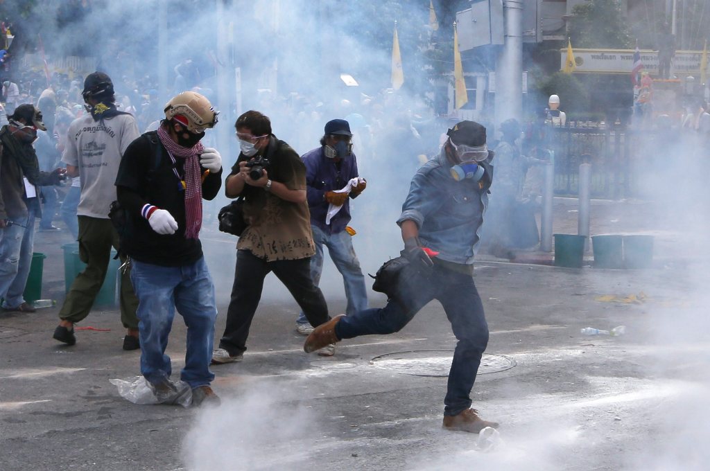 Εκρήξεις και πυροβολισμοί στην Ταϊλάνδη