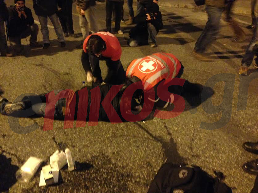 ΦΩΤΟ-Ο τραυματίας διαδηλωτής