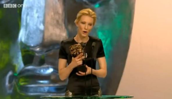 ΒΙΝΤΕΟ-Η Μπλάνσετ αφιέρωσε το βραβείο στον Χόφμαν