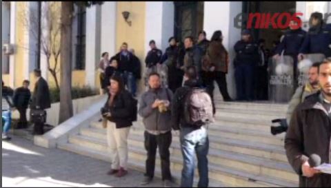 ΤΩΡΑ-ΒΙΝΤΕΟ-Συνθήματα συμπαράστασης στους Τούρκους