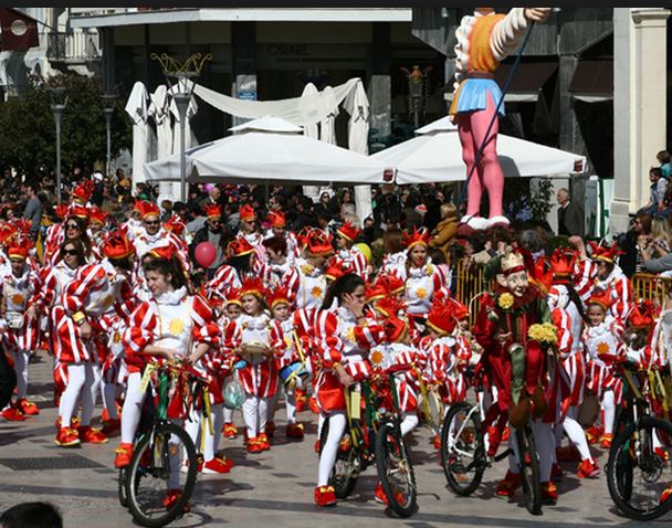 Χιλιάδες μικροί καρναβαλιστές στην Πάτρα