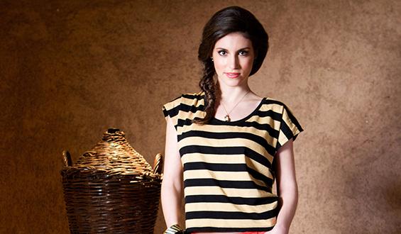 Η αποκαλυπτική πόζα της Αθηνάς Οικονομάκου