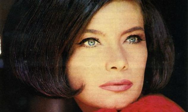 ΦΩΤΟ-“Όταν η Τζένη Καρέζη φλέρταρε με τον Αλαίν Ντελόν”