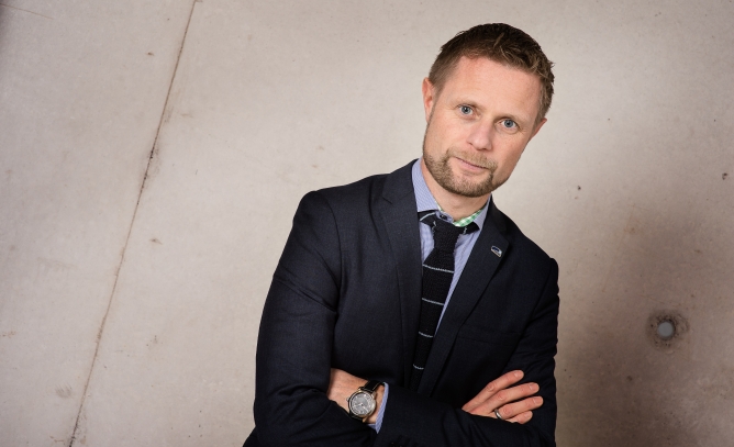 Νορβηγία: Ομοφυλόφιλος υπουργός θα πάει στο Σότσι με τον σύζυγό του