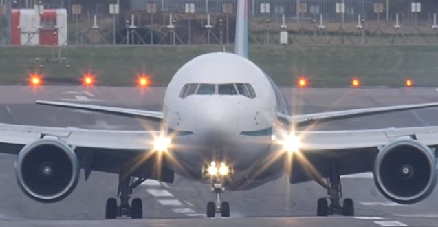 ΒΙΝΤΕΟ-Προσγείωση στα όρια