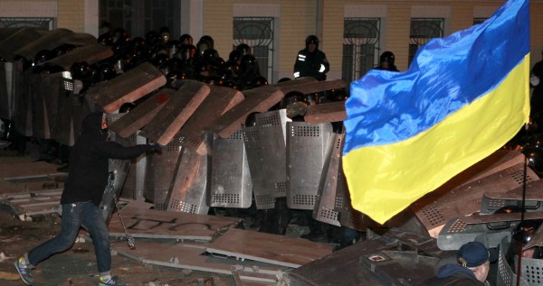 Το ΝΑΤΟ καλεί σε διάλογο την ουκρανική στρατιωτική ηγεσία