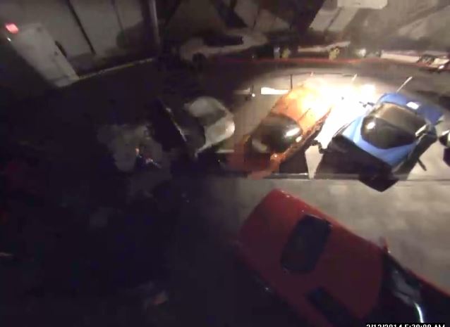 ΒΙΝΤΕΟ-Άνοιξε η γη και κατάπιε 8 Corvette