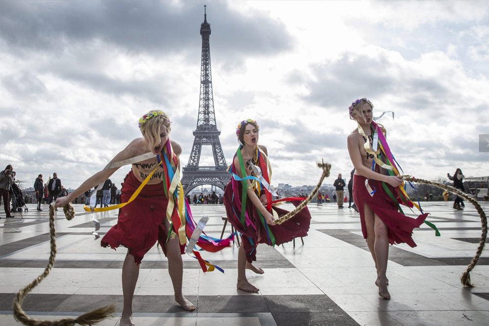 ΒΙΝΤΕΟ-Οι Femen κατά της Τιμοσένκο