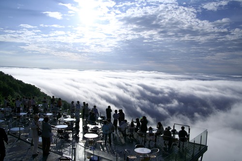 ΦΩΤΟ-Βεράντα πάνω από τα… σύννεφα