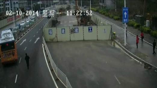 ΒΙΝΤΕΟ-Κυνηγώντας το τρελό λεωφορείο