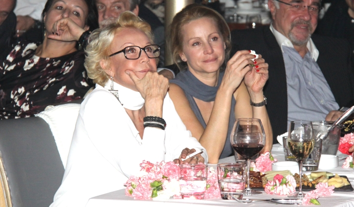 ΦΩΤΟ-Στον Βοσκόπουλο με τις κόρες της η Λάσκαρη