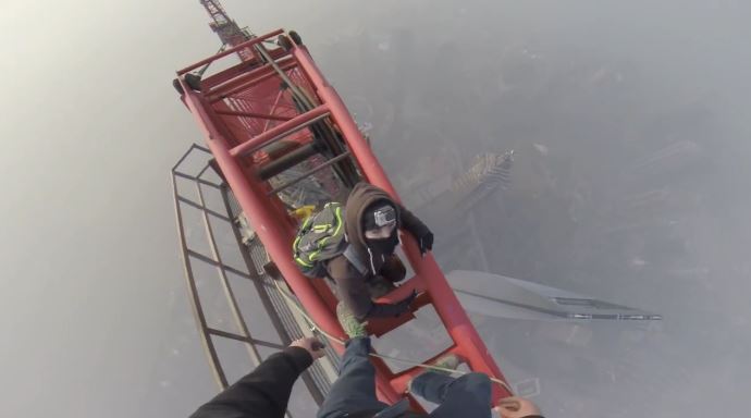 ΒΙΝΤΕΟ-Αναρρίχηση στον ουρανοξύστη της Σαγκάη