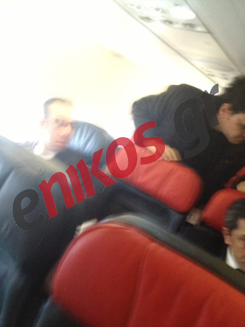 ΦΩΤΟ-Ο Φιλιππίδης μέσα στο αεροπλάνο