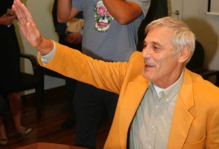 ΦΩΤΟ-Ο Βεργής σε ρόλο Αγίου, σκοτώνει την τρόικα