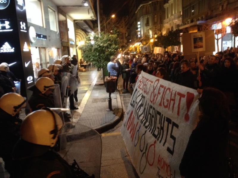 ΒΙΝΤΕΟ-Θεσσαλονίκη: Διαμαρτυρία στο ρωσικό προξενείο