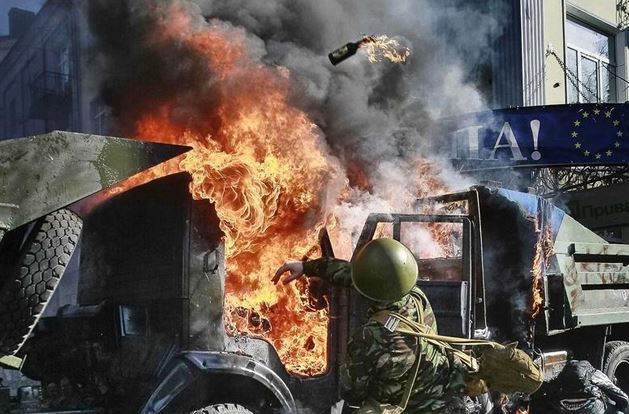 Συγκλονιστικές εικόνες από τις αιματηρές συμπλοκές στο Κίεβο