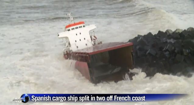 ΒΙΝΤΕΟ-Πλοίο κόπηκε στα δύο