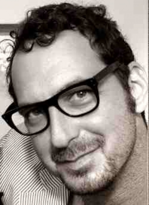 Ο σεναριογράφος που δηλώνει εραστής του Χόφμαν